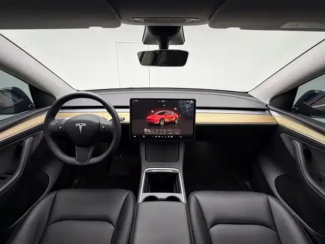 Tesla Model Y — Фото автомобиля 8