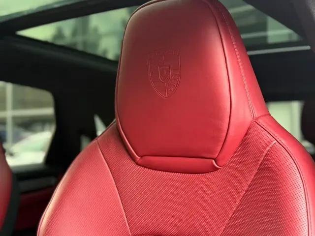 Porsche Cayenne — Фото автомобиля 12