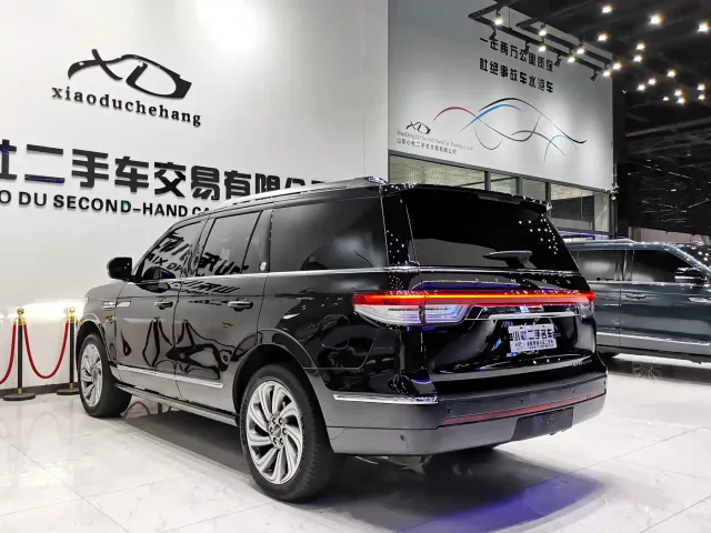 Lincoln Navigator — Фото автомобиля 16