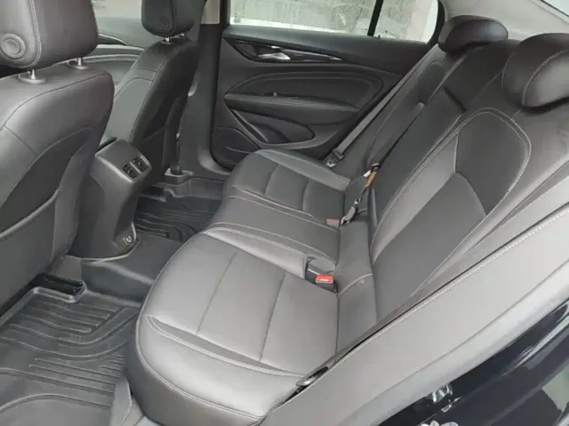 Buick Regal — Фото автомобиля 16
