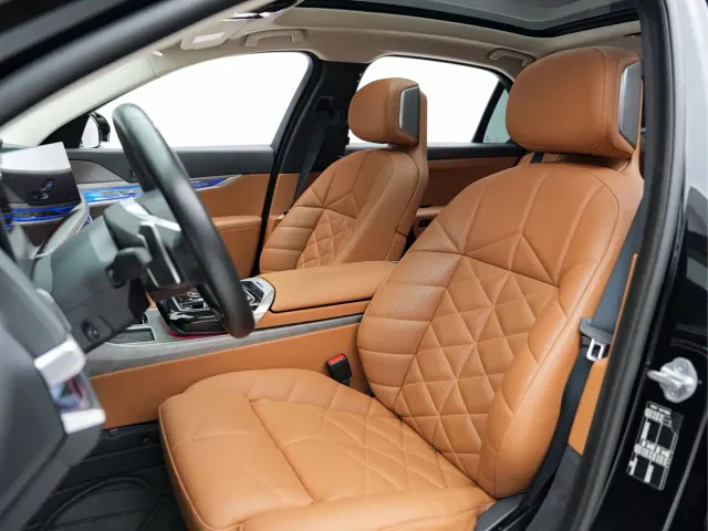 BMW 7 Series — Фото автомобиля 11