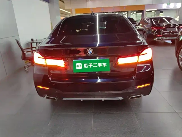 BMW 5 Series — Фото автомобиля 5