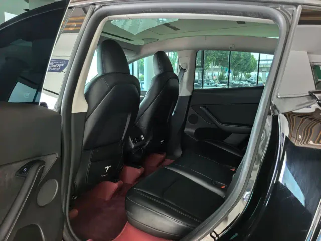 Tesla Model Y — Фото автомобиля 5