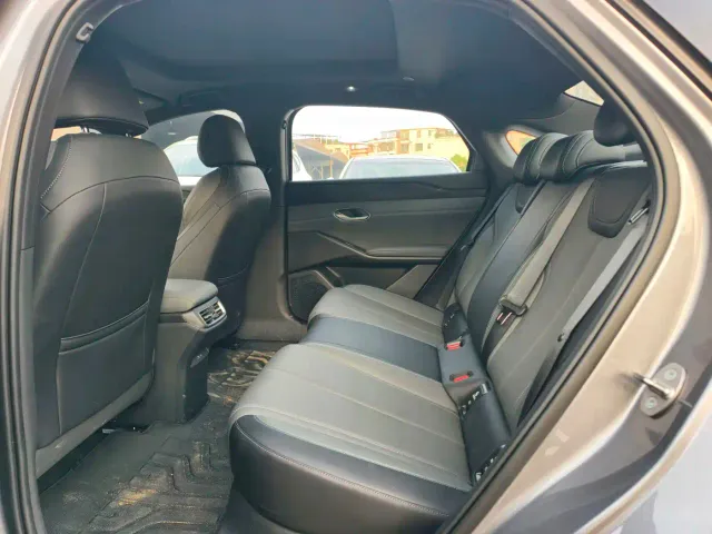 BYD Qin L — Фото автомобиля 16
