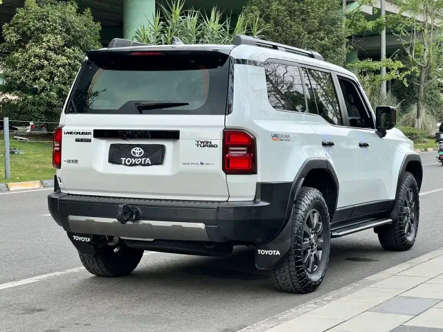 Toyota Prado — Фото автомобиля 4