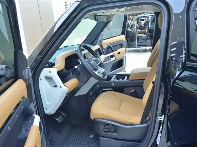 Land Rover Defender — Фото автомобиля 4
