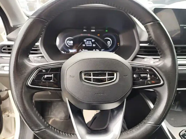 Geely Emgrand — Фото автомобиля 10