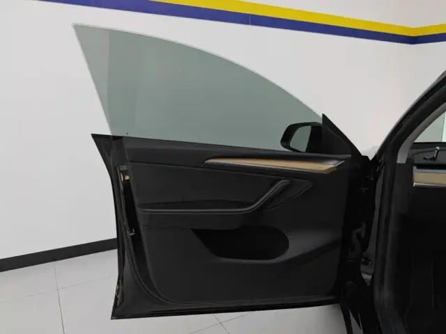 Tesla Model Y — Фото автомобиля 7