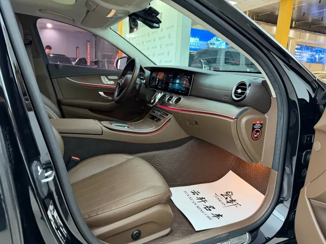 Mercedes-Benz E-Class — Фото автомобиля 14