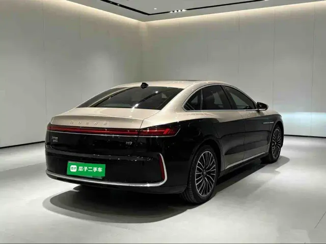 Roewe Roewe M7 DMH 2025 Base — Фото автомобиля 6