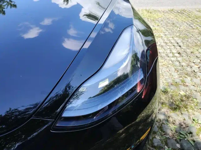 Tesla Model 3 — Фото автомобиля 5