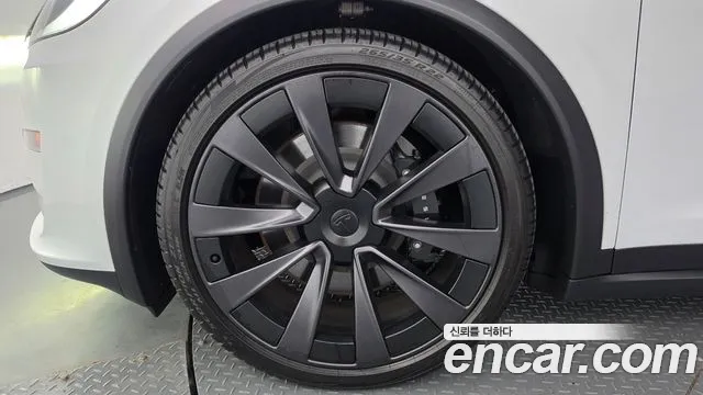 Tesla Model X — Фото автомобиля 5