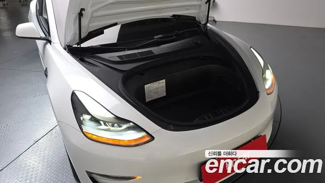 Tesla Model 3 — Фото автомобиля 9