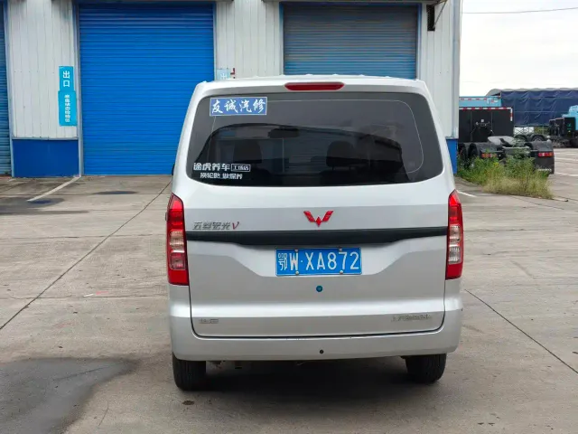 Wuling Hongguang V — Фото автомобиля 5