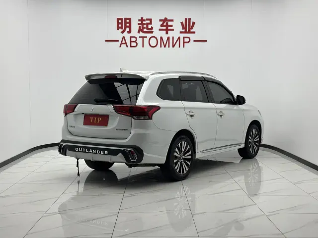 Mitsubishi Outlander — Фото автомобиля 7