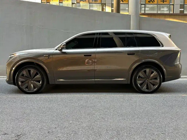 Li Auto Li Xiang L9 2026 Base Model — Фото автомобиля 3