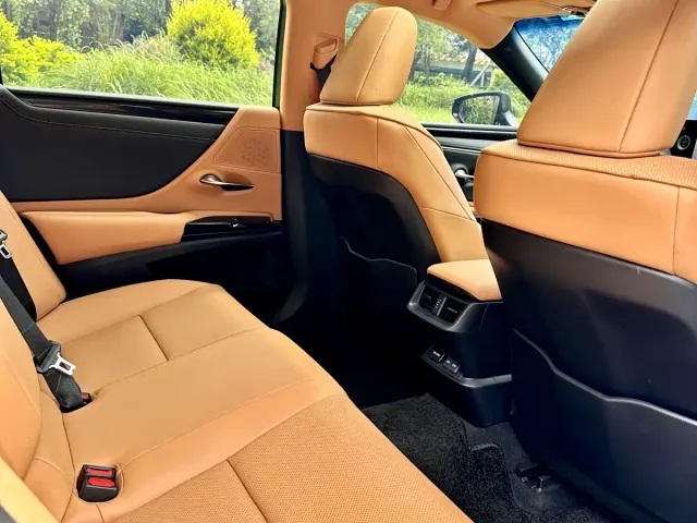 Lexus ES — Фото автомобиля 16