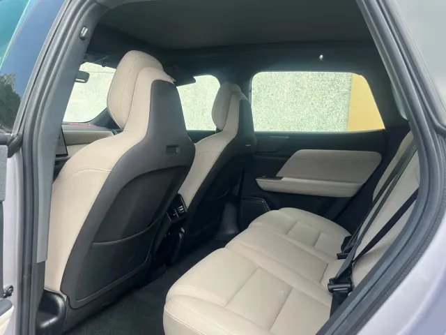 Volvo XC70 Plug-in Hybrid — Фото автомобиля 5