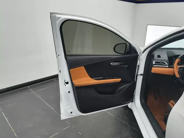 BYD e2 — Фото автомобиля 7