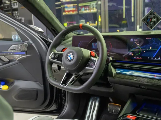 BMW M5 — Фото автомобиля 24