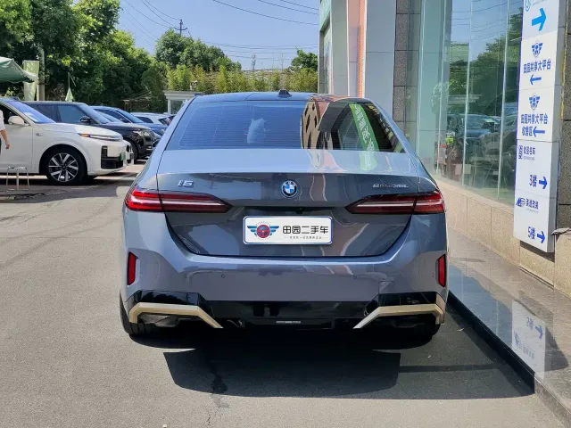 BMW i5 — Фото автомобиля 5