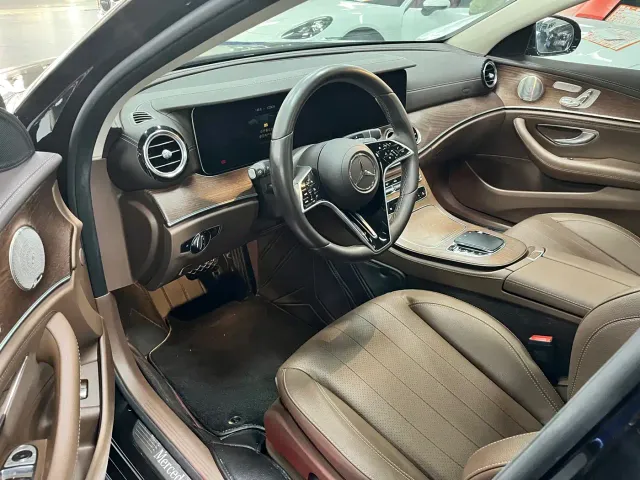 Mercedes-Benz E-Class — Фото автомобиля 4