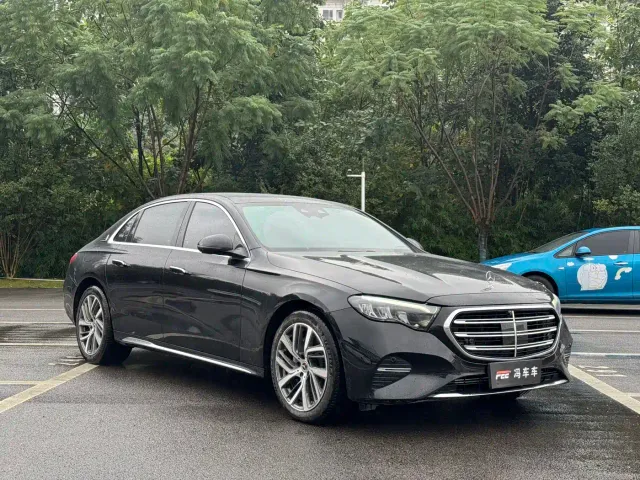 Фотография автомобиля — Mercedes-Benz E-Class