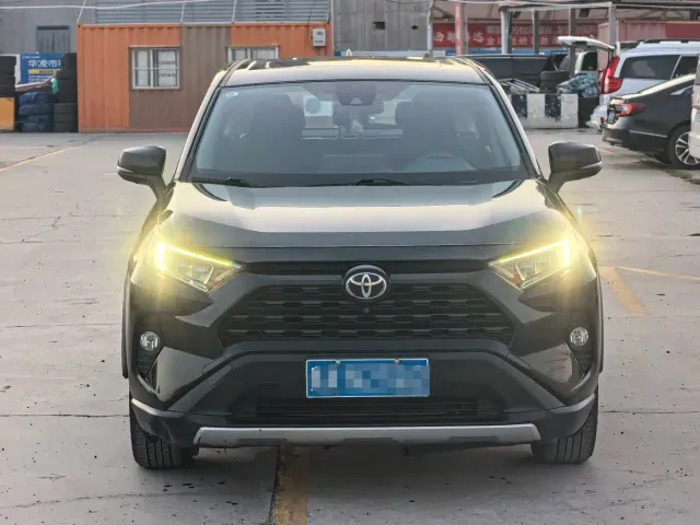 Toyota RAV4 — Фото автомобиля 2