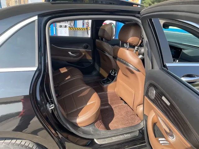 Mercedes-Benz E-Class — Фото автомобиля 15