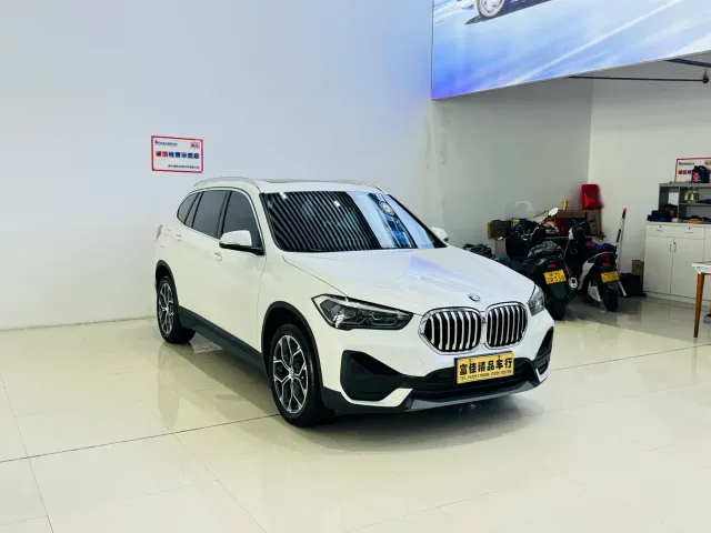 Фотография автомобиля — BMW X1