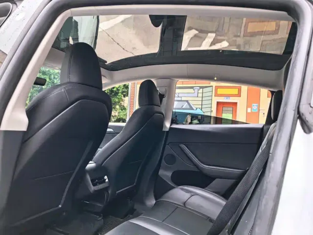 Tesla Model Y — Фото автомобиля 11