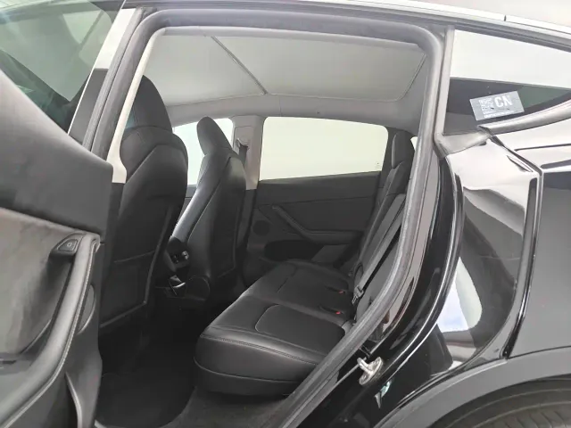 Tesla Model Y — Фото автомобиля 11