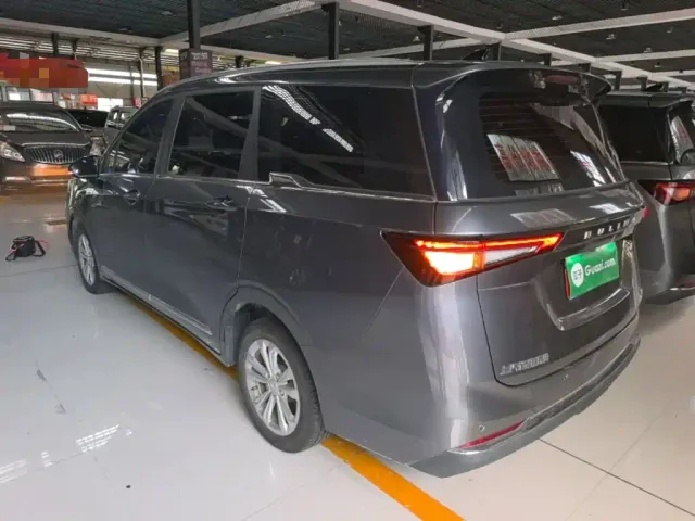 Wuling Jiachen — Фото автомобиля 4