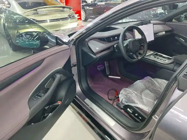 Xiaomi SU7 — Фото автомобиля 15