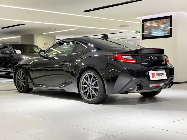Subaru BRZ — Фото автомобиля 3