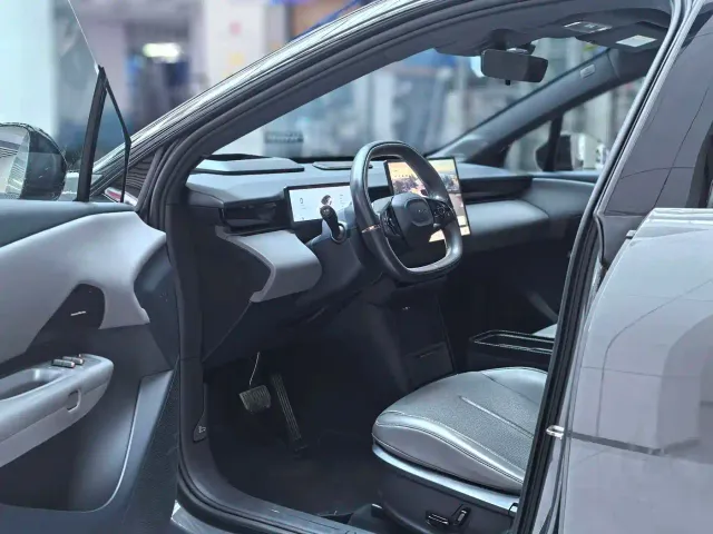 Lynk & Co Z20 — Фото автомобиля 5