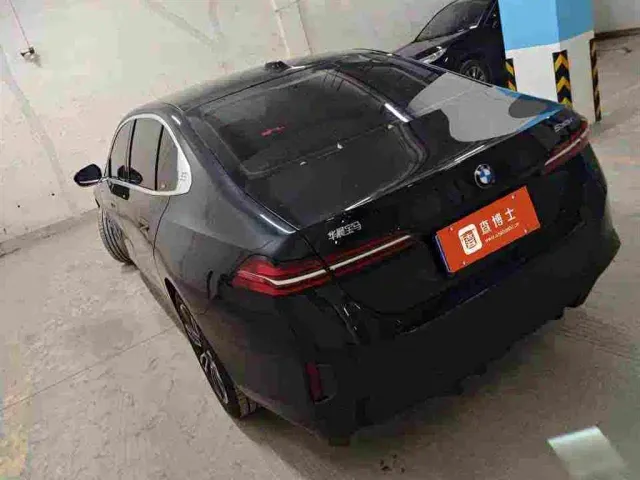 BMW 5 Series — Фото автомобиля 7