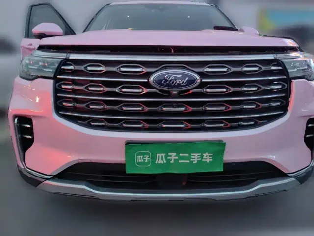 Ford Explorer — Фото автомобиля 2