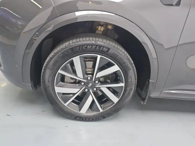Li Auto L8 — Фото автомобиля 22
