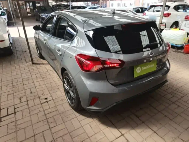Ford Focus — Фото автомобиля 4
