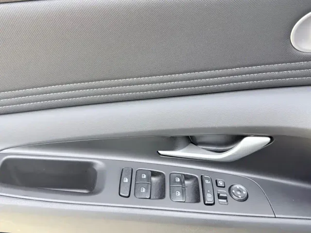 Hyundai Elantra — Фото автомобиля 10