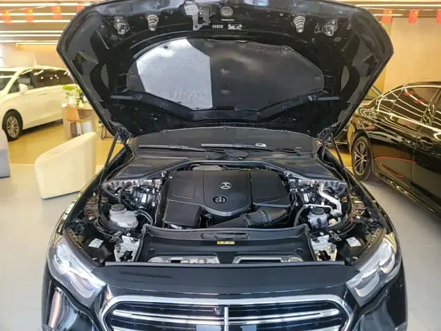 Mercedes-Benz E-Class — Фото автомобиля 19