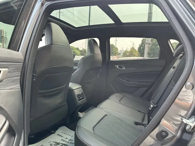 Changan Qiyuan Q05 — Фото автомобиля 11