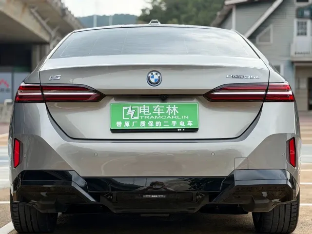 BMW i5 — Фото автомобиля 19