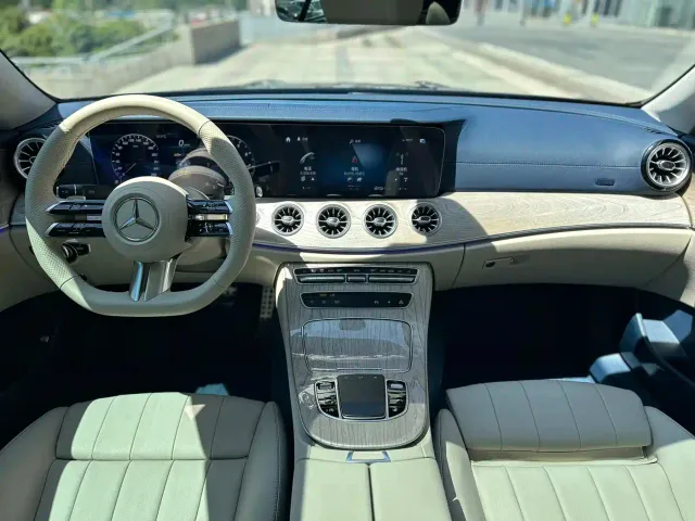 Mercedes-Benz E-Class — Фото автомобиля 8