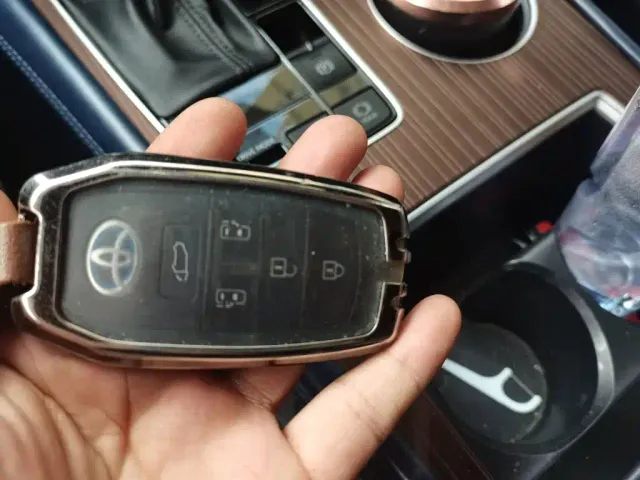 Toyota Sienna — Фото автомобиля 11