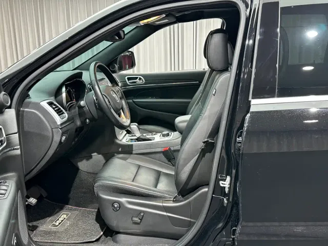 Jeep Grand Cherokee — Фото автомобиля 10