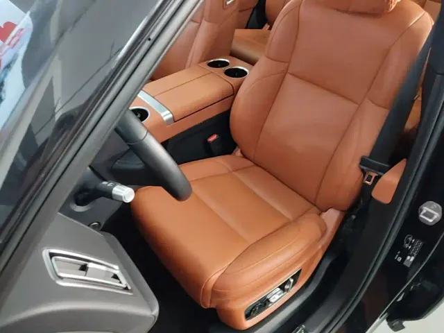 Li Auto L8 — Фото автомобиля 14
