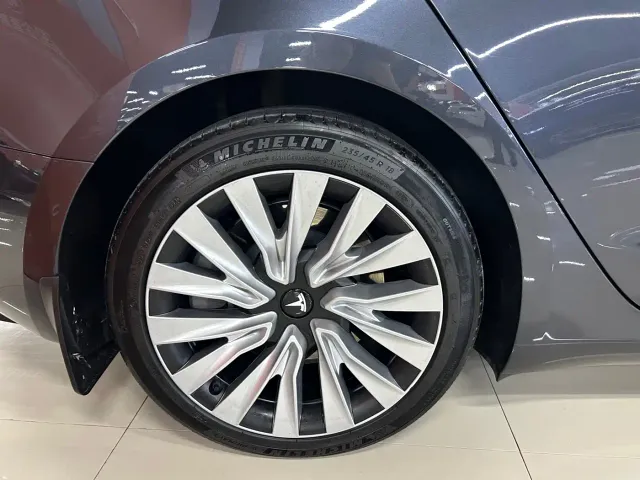 Tesla Model 3 — Фото автомобиля 20