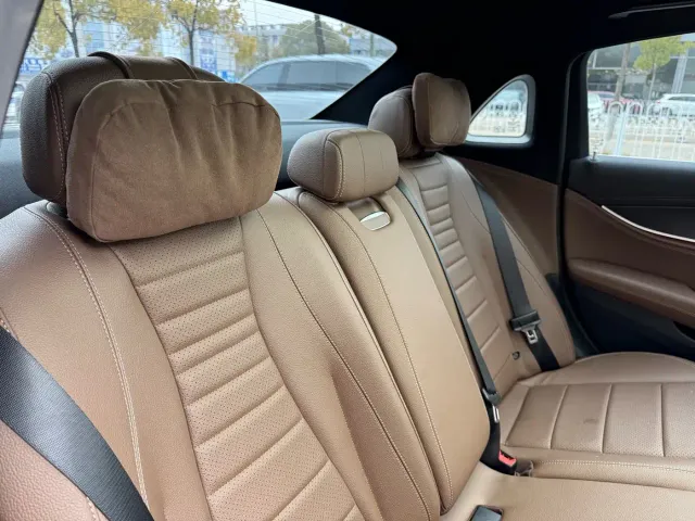 Mercedes-Benz E-Class — Фото автомобиля 25